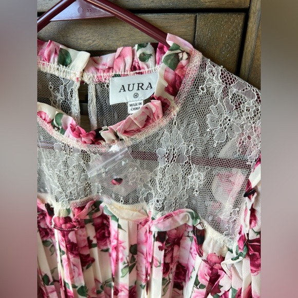Aura pink floral blouse with lining.​ - Picture 4 of 5